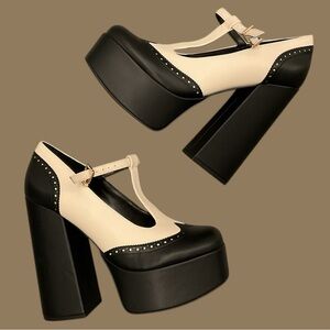 Jessica Simpson Black and Cream Platform Heels